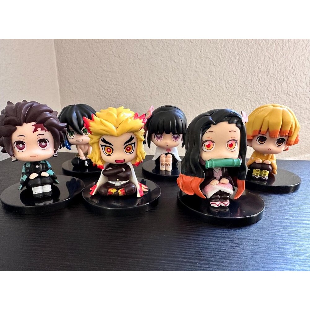Set of 6 mini Demon Slayer figures – sitting pose with stands, for anime fans